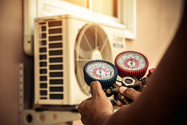 Professional Hvac Maintenance technician working in Tempe, AZ